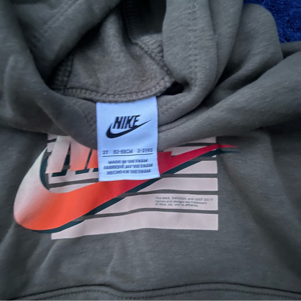 Nike olive green Joggers for Versatile Style - Picture 3 of 4